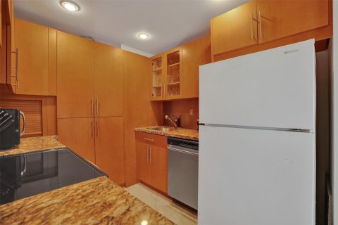 Condo in Miami, Florida, 1 bedroom  № 1176972 - photo 30