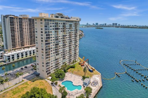 Condo in Miami, Florida, 1 bedroom  № 1176972 - photo 4