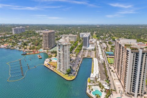 Condo in Miami, Florida, 1 bedroom  № 1176972 - photo 2