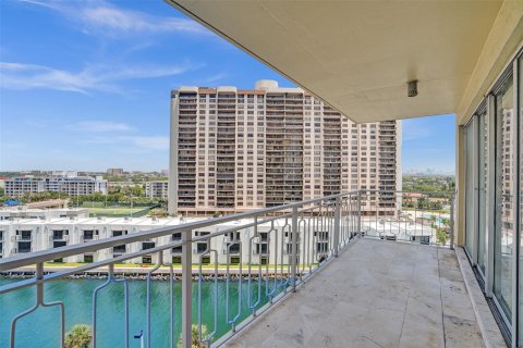 Condo in Miami, Florida, 1 bedroom  № 1176972 - photo 13