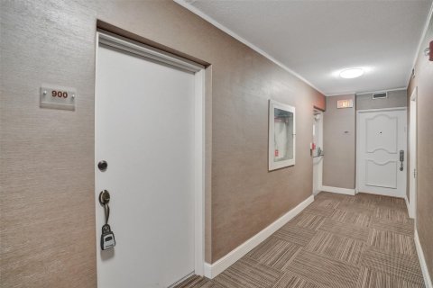 Condo in Miami, Florida, 1 bedroom  № 1176972 - photo 10