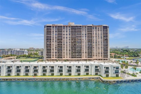 Condominio en venta en Miami, Florida, 1 dormitorio, 79.99 m2 № 1176972 - foto 11