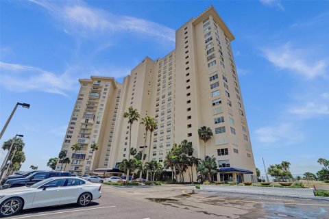 Condo in Miami, Florida, 1 bedroom  № 1176972 - photo 5