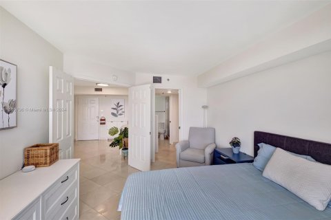 Condo in Miami Beach, Florida, 2 bedrooms  № 1378669 - photo 10