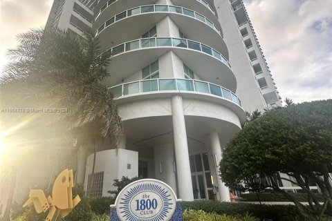 Condominio en venta en Miami, Florida, 2 dormitorios, 106.09 m2 № 1378621 - foto 1