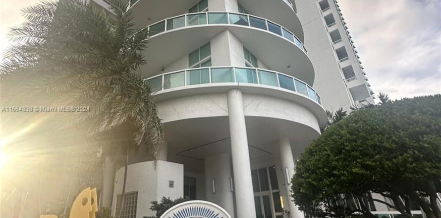 Condominio en Miami, Florida, 2 dormitorios  № 1378621