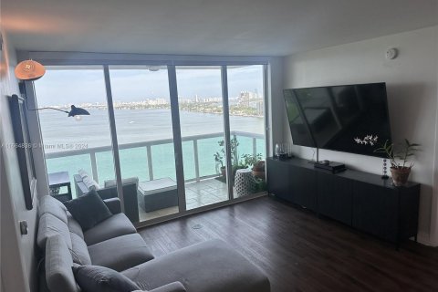 Condo in Miami, Florida, 2 bedrooms  № 1378621 - photo 5