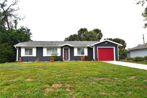 House in Port Charlotte, Florida 2 bedrooms, 88.44 sq.m. № 1086092 - photo 1