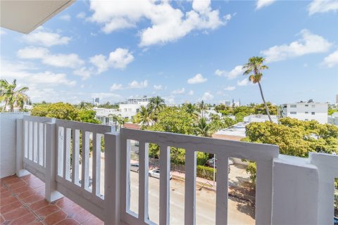 Condo in Miami Beach, Florida, 1 bedroom  № 1411967 - photo 16