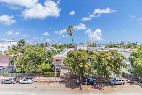 Condo in Miami Beach, Florida, 1 bedroom  № 1411967 - photo 15