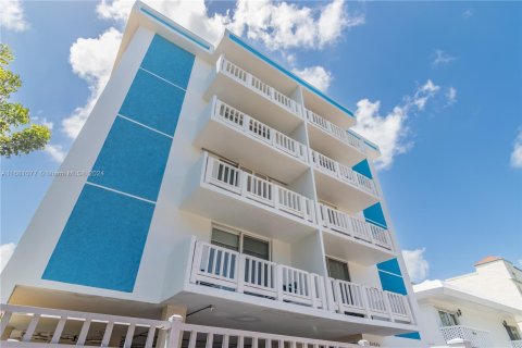 Condo in Miami Beach, Florida, 1 bedroom  № 1411967 - photo 18