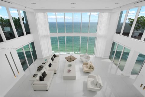 Condo in Sunny Isles Beach, Florida, 6 bedrooms  № 1411966 - photo 16