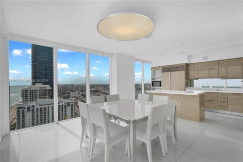 Condo in Sunny Isles Beach, Florida, 6 bedrooms  № 1411966 - photo 19