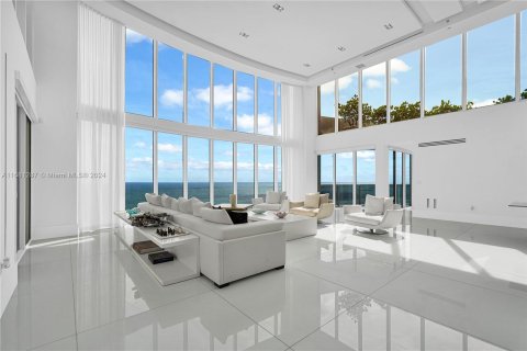 Condo in Sunny Isles Beach, Florida, 6 bedrooms  № 1411966 - photo 17