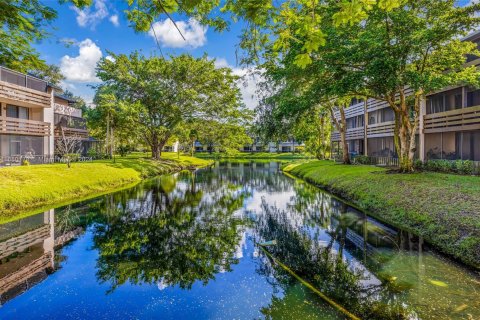 Condo in Plantation, Florida, 2 bedrooms  № 1412007 - photo 21