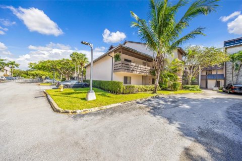 Copropriété à vendre à Plantation, Floride: 2 chambres, 111.2 m2 № 1412007 - photo 1