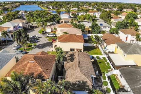 Villa ou maison à vendre à Pembroke Pines, Floride: 3 chambres, 121.14 m2 № 981210 - photo 21