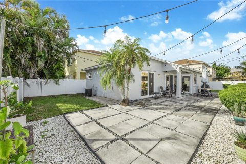Villa ou maison à vendre à Pembroke Pines, Floride: 3 chambres, 121.14 m2 № 981210 - photo 4