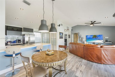 Villa ou maison à vendre à Pembroke Pines, Floride: 3 chambres, 121.14 m2 № 981210 - photo 10