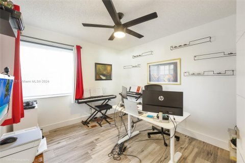 Casa en venta en Pembroke Pines, Florida, 3 dormitorios, 121.14 m2 № 981210 - foto 16