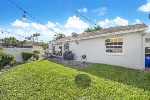 House in Pembroke Pines, Florida 3 bedrooms, 121.14 sq.m. № 981210 - photo 19