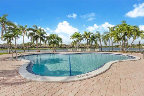 Villa ou maison à vendre à Pembroke Pines, Floride: 3 chambres, 121.14 m2 № 981210 - photo 18