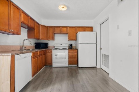 Condo in Orlando, Florida, 1 bedroom  № 1385165 - photo 8