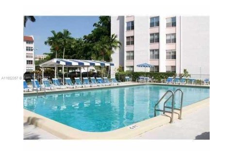 Condominio en venta en Lauderhill, Florida, 2 dormitorios, 102.19 m2 № 1345488 - foto 10