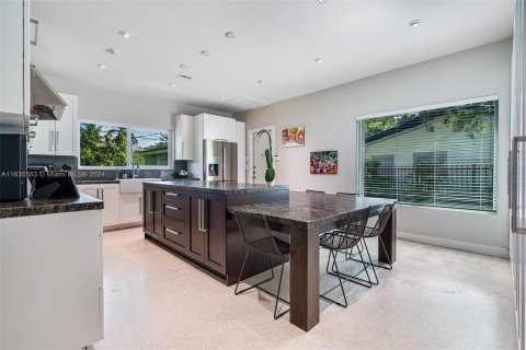 Casa en venta en Miami, Florida, 3 dormitorios, 201.78 m2 № 1345535 - foto 18