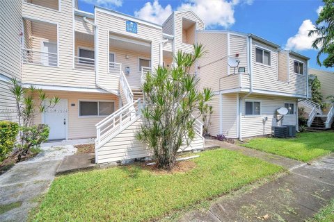 Condo in Oakland Park, Florida, 2 bedrooms  № 1189528 - photo 3