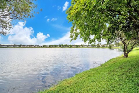 Condo in Oakland Park, Florida, 2 bedrooms  № 1189528 - photo 5