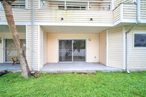 Condo in Oakland Park, Florida, 2 bedrooms  № 1189528 - photo 10