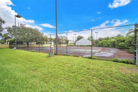 Condo in Oakland Park, Florida, 2 bedrooms  № 1189528 - photo 9