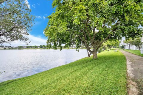 Condo in Oakland Park, Florida, 2 bedrooms  № 1189528 - photo 4