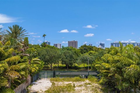 Купить земельный участок в Майами-Бич, Флорида № 517962 - фото 1