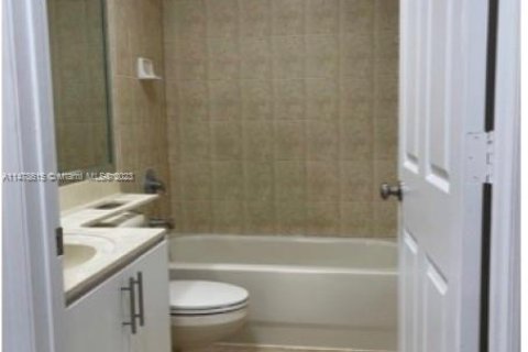 Townhouse in Hialeah, Florida 3 bedrooms, 123.37 sq.m. № 813241 - photo 10