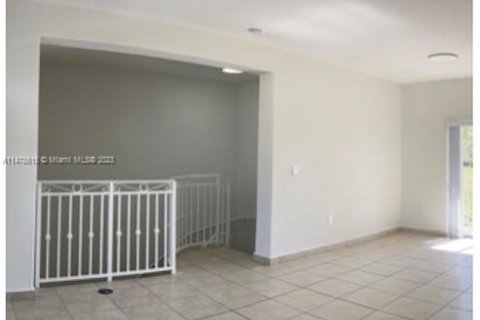 Townhouse in Hialeah, Florida 3 bedrooms, 123.37 sq.m. № 813241 - photo 3