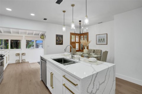 Villa ou maison à vendre à Fort Lauderdale, Floride: 2 chambres, 125.42 m2 № 839819 - photo 13