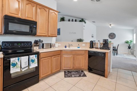 Condo in Davenport, Florida, 3 bedrooms  № 1359812 - photo 9