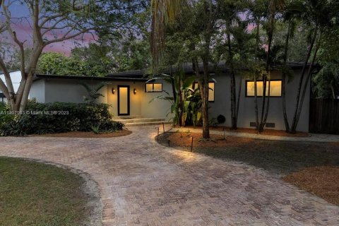 Купить виллу или дом в Саут-Майами, Флорида 4 спальни, 225.66м2, № 890042 - фото 1
