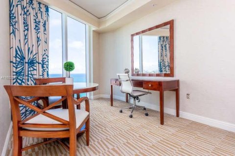 Condo in Sunny Isles Beach, Florida, 2 bedrooms  № 1221747 - photo 26