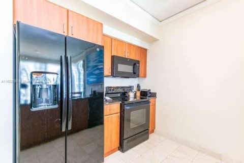 Condo in Sunny Isles Beach, Florida, 2 bedrooms  № 1221747 - photo 16