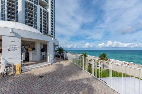 Condo in Sunny Isles Beach, Florida, 2 bedrooms  № 1221747 - photo 3