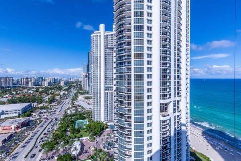 Condo in Sunny Isles Beach, Florida, 2 bedrooms  № 1221747 - photo 2