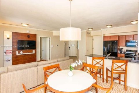 Condo in Sunny Isles Beach, Florida, 2 bedrooms  № 1221747 - photo 8