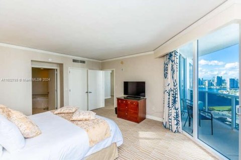 Condo in Sunny Isles Beach, Florida, 2 bedrooms  № 1221747 - photo 24