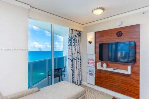 Condo in Sunny Isles Beach, Florida, 2 bedrooms  № 1221747 - photo 12