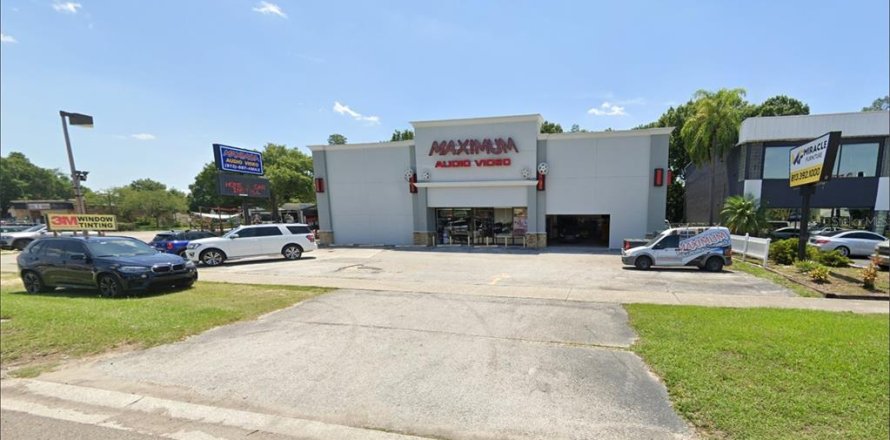 Commercial property in Tampa, Florida 1069.86 sq.m. № 751625