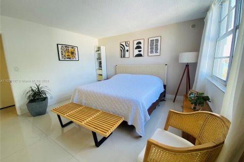 Condo in Miami Beach, Florida, 1 bedroom  № 1078749 - photo 14