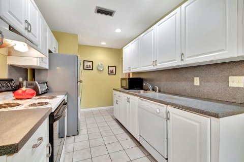 Townhouse in Boca Raton, Florida 2 bedrooms, 132.48 sq.m. № 1079545 - photo 11